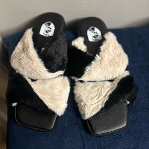 Vivienne Hu Slippers, NWOT Blk/Cream